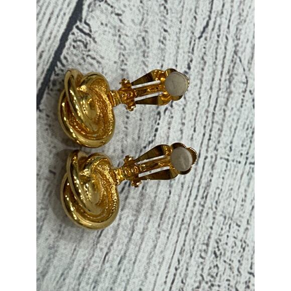 Vintage Carolee Gold Tone Knot Faux Pearl Clip On Earrings Classic Jewelry - Picture 10 of 10